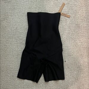 NWT SKIMS HIGH WAISTED MID THIGH SHORT